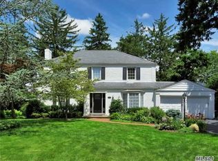 37 Village Rd, Manhasset, NY 11030