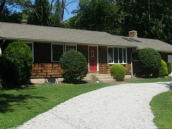 61 Cactus St, Warwick, RI 02886