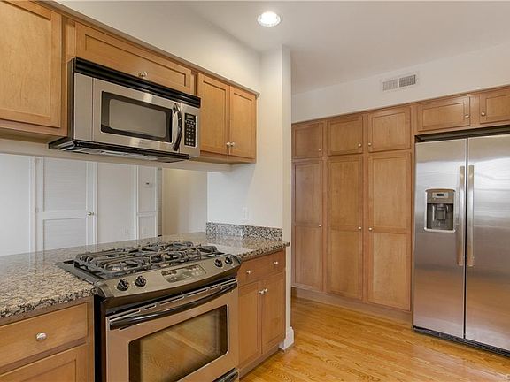 4th image of 34 W Lock Ln #1
