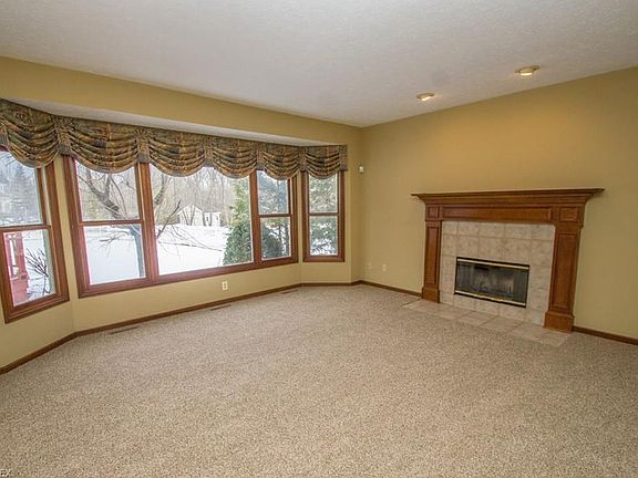 4th image of 1039 Orchard Ln