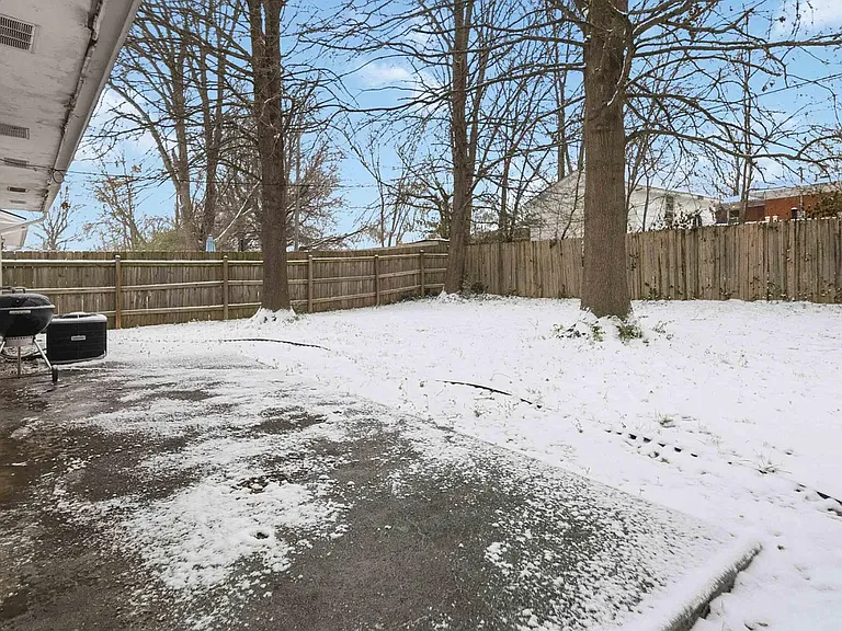 2061 Saint Teresa Dr — Photo 29