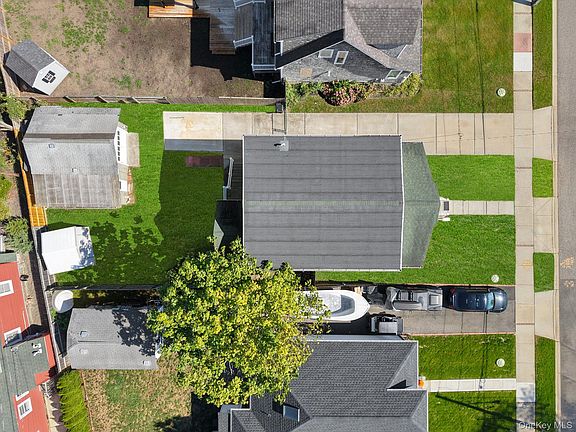 5th image of 109 Laurel Street