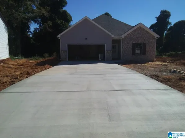 270 Buckhorn Cir, Weaver, AL 36277