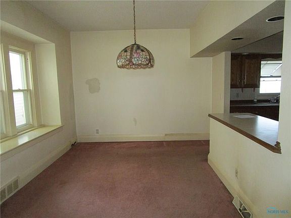 3rd image of 642 Willard St