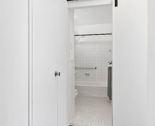 5th image of 18 Charlton St Unit 10K