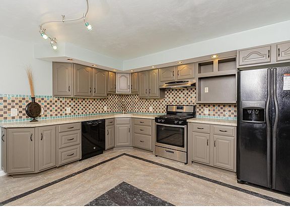 2nd image of 4058 Calavera Dr