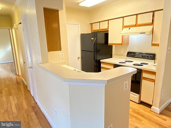 4th image of 6905A Victoria Dr #6905-A