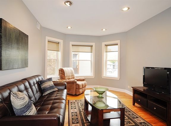 2nd image of 1529 W Rosemont Ave APT 2N