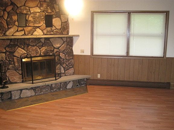 living area with wood/gas working fireplace