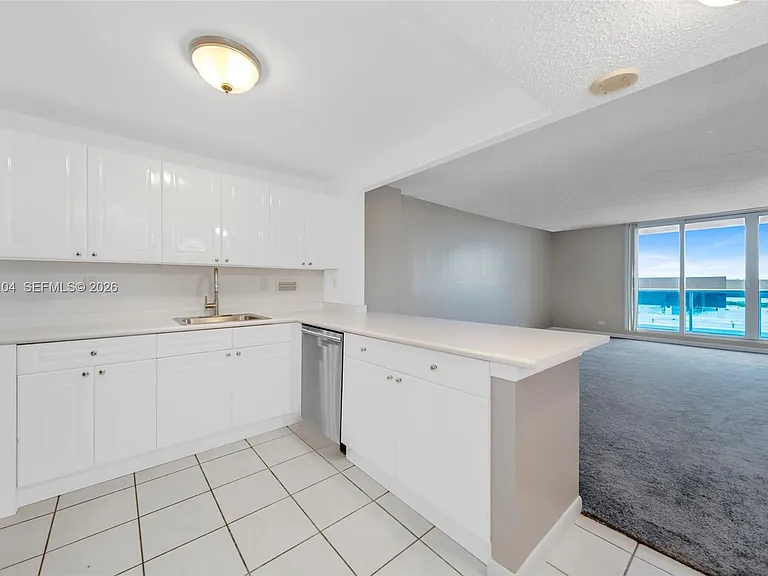 2301 Collins Ave #1030 — Photo 17