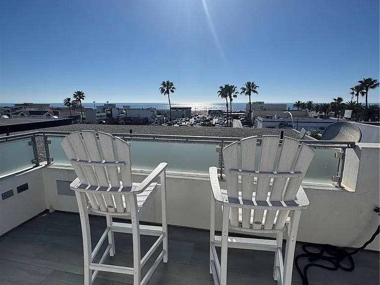 1120 Palm Dr — Photo 3