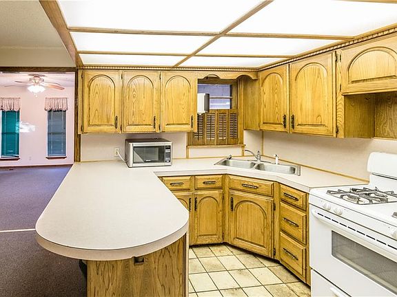 4th image of 103 Sunset Cir