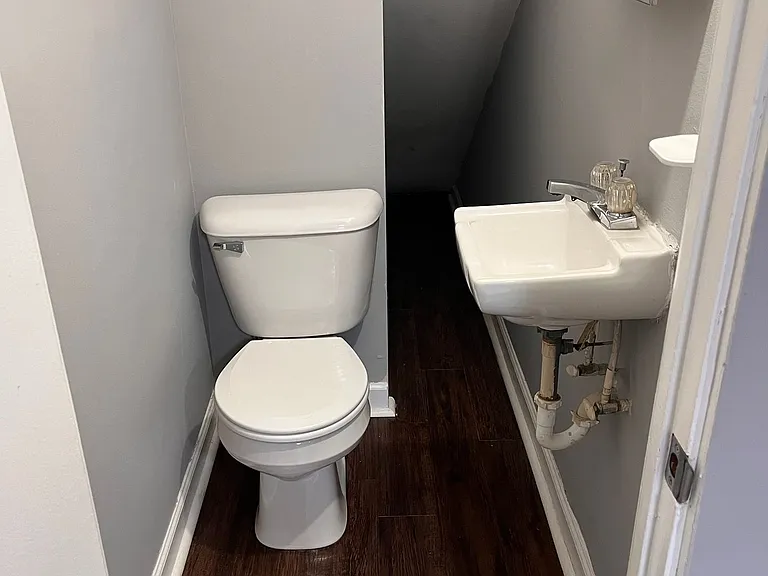 915 Moreland Dr — Photo 3