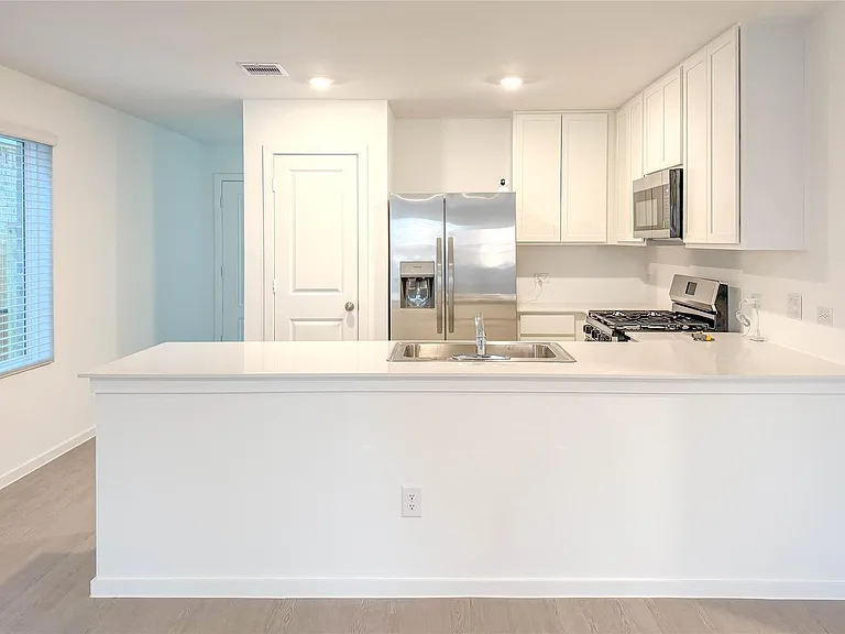 3016 Angelic Rose Ln — Photo 10