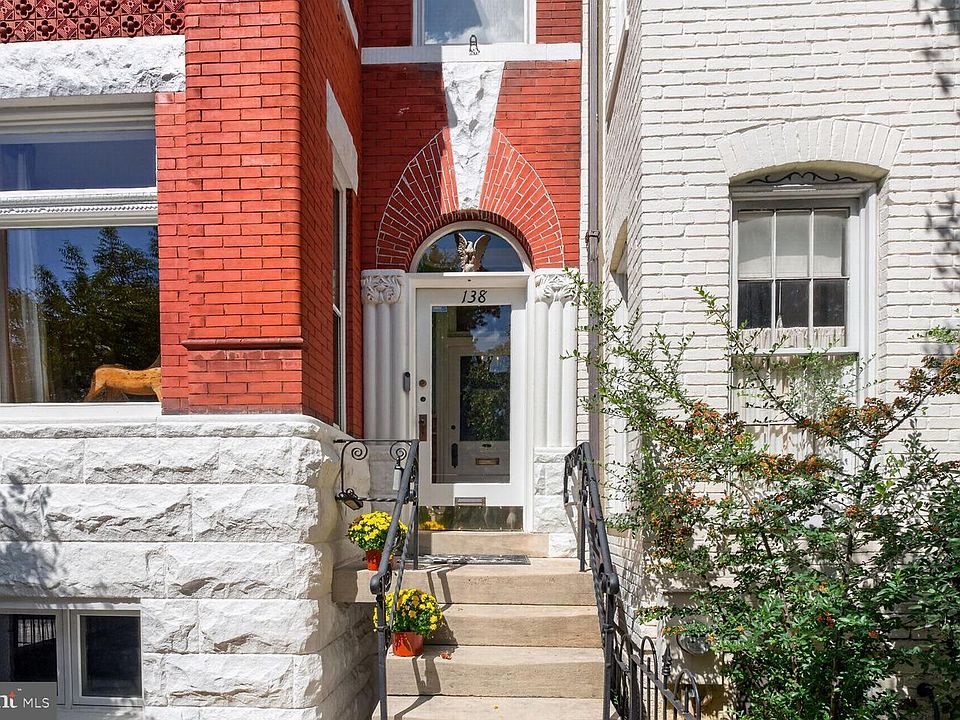1st image of 138 D St SE