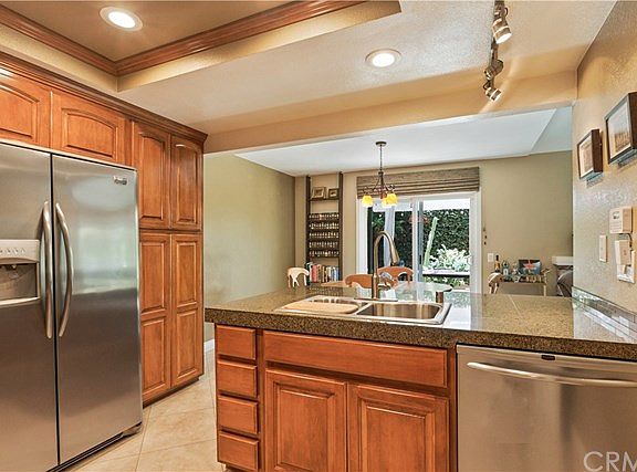 3rd image of 823 Live Oak Pl
