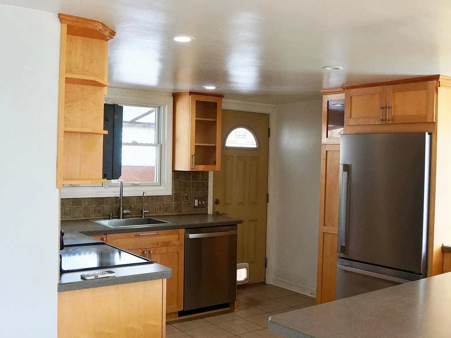4 bed, 1344 sqft, $3,100 — Photo 3