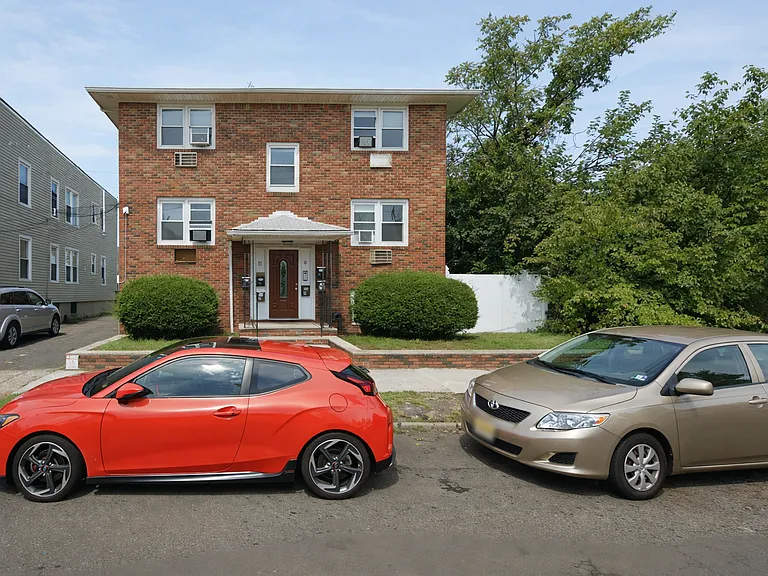 9-11 Stecher St #2L — Photo 1