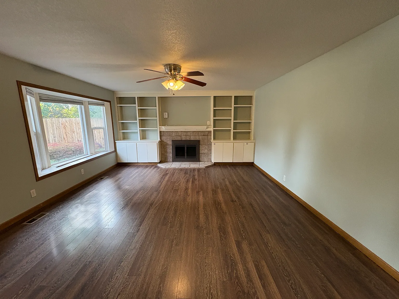3 bed, 1316 sqft, $3,395 — Photo 4