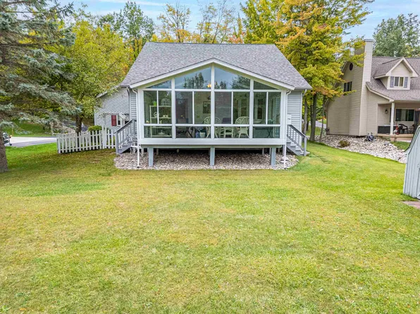 4636 W Salisbury Dr, Gladwin, MI 48624