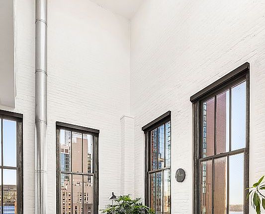 5th image of 448 W 37th St