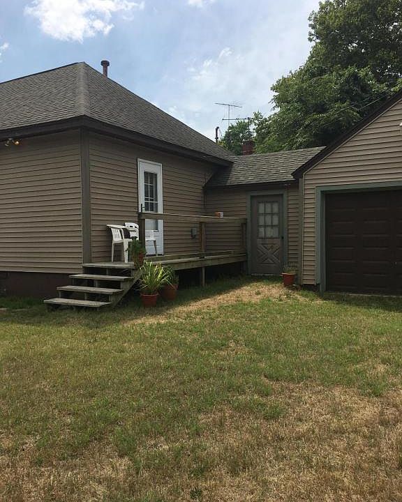 2nd image of 812 W Grand Ave