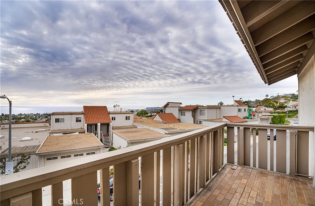 3 bed, 2.5 bath, 1524 sqft, $10,000 — Photo 2