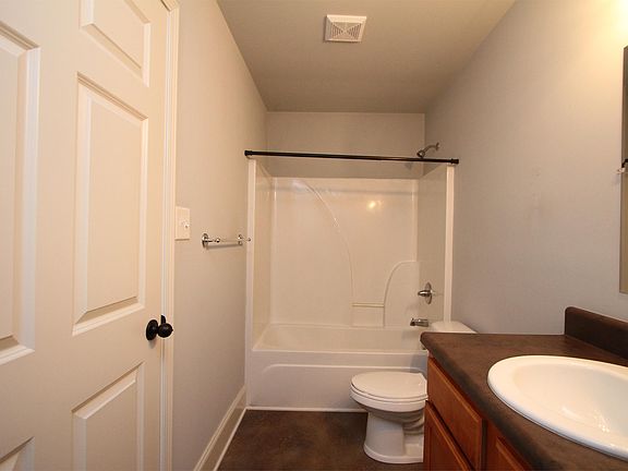 3rd image of 249 Magnolia St APT 106