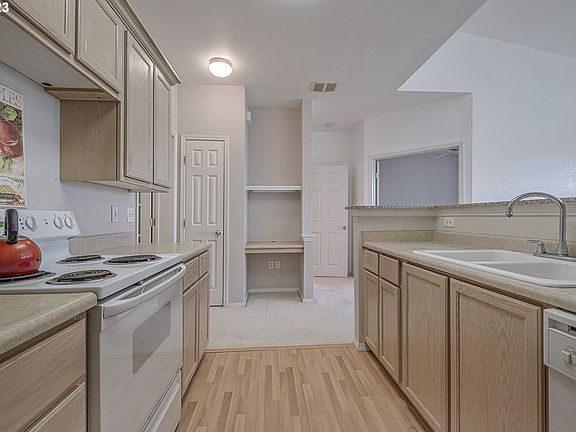 4th image of 1220 NE Horizon Loop Unit 107