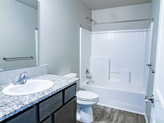 4th image of 1040-1047 W Sanetta St