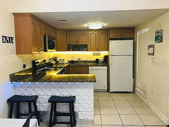 2 bed, 1020 sqft, $1,900 — Photo 3