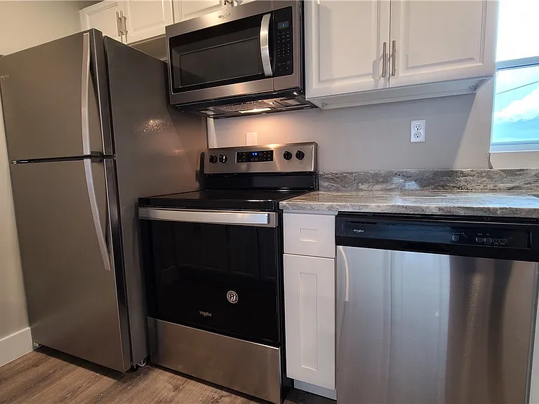 1331 Freeport Rd — Photo 4