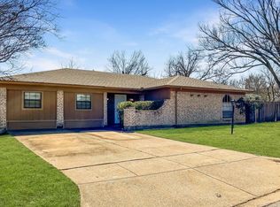 114 Robin Ln, Arlington, TX 76010