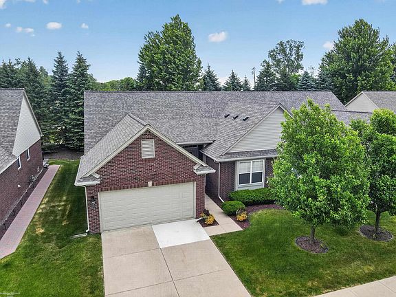 5th image of 52688 Sable Dr #16