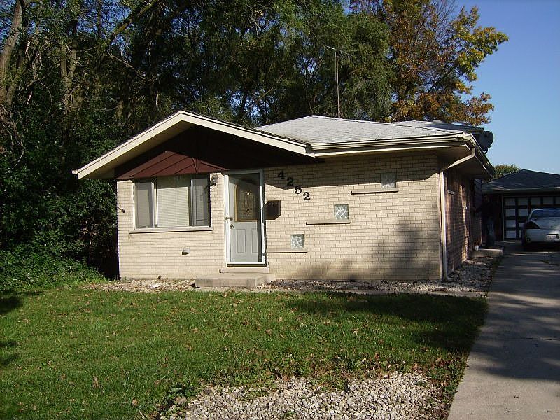 2nd image of 4252 Barry Ln