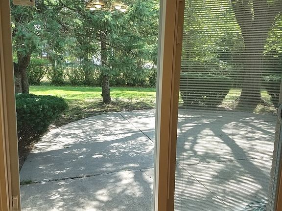 4th image of 4015 Crestwood Dr
