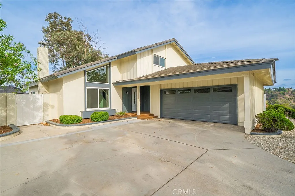 4 bed, 2025 sqft, $5,200 — Photo 1