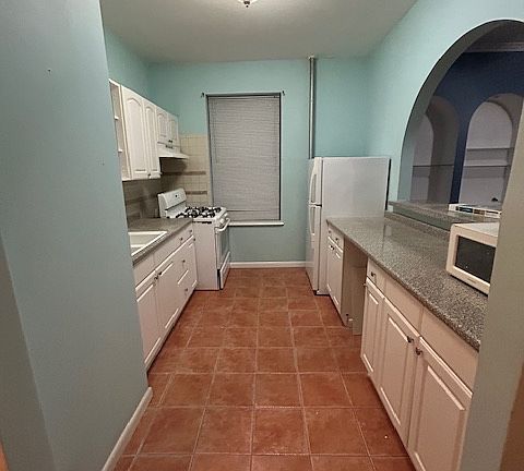 2nd image of 2255 Newbold Ave #1F