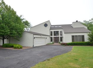 2 Buckskin, Lemont, IL 60439