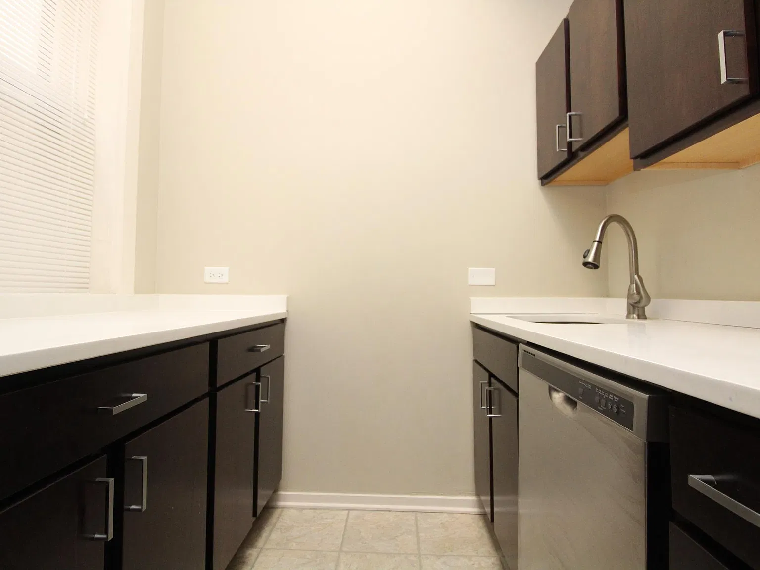 2 bed, 850 sqft, $2,709 — Photo 2