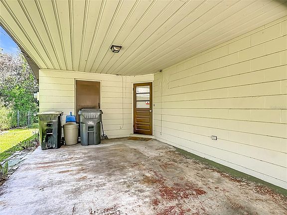 4th image of 220 PINEHURST DR