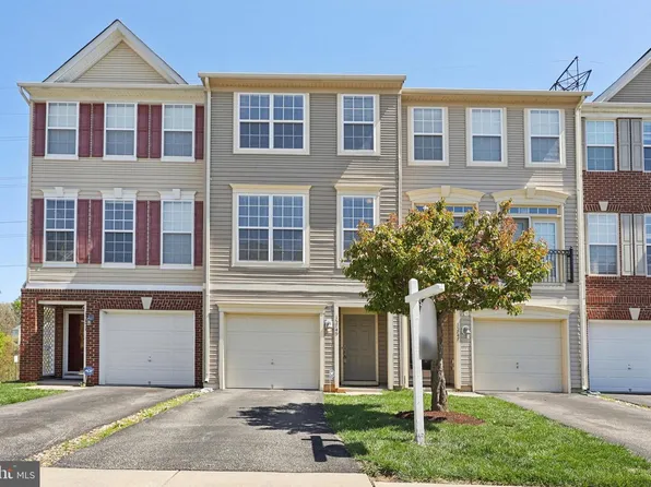 15749 John Diskin Cir #100, Woodbridge, VA 22191