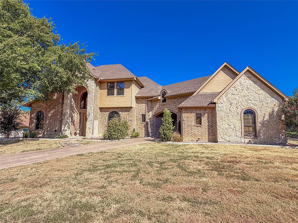1st image of 2737 Wood Lake Dr
