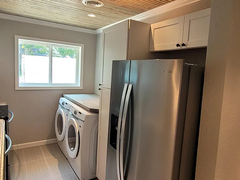219 E 4th St #219 — Photo 8
