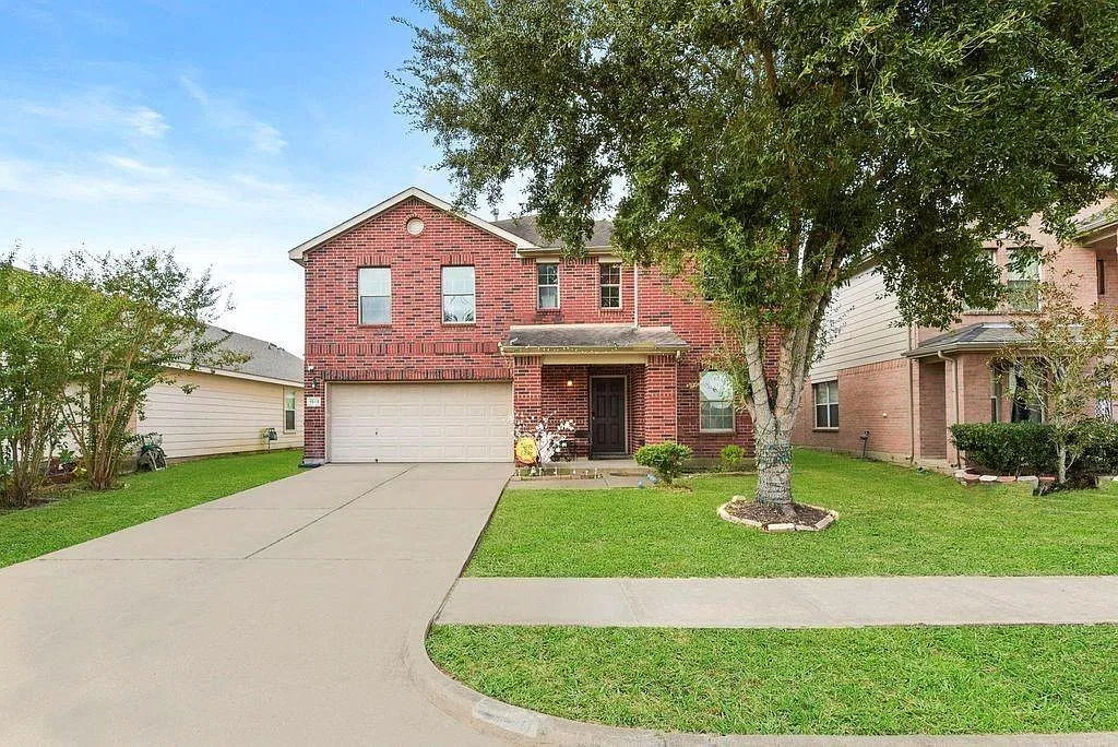 3 bed, 2.5 bath, 2868 sqft, $2,300 — Photo 3