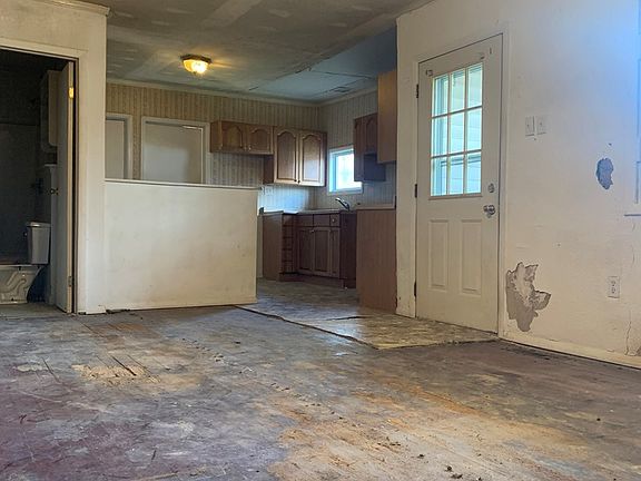3rd image of 107 High St