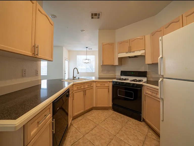 984 Country Skies Ave — Photo 7