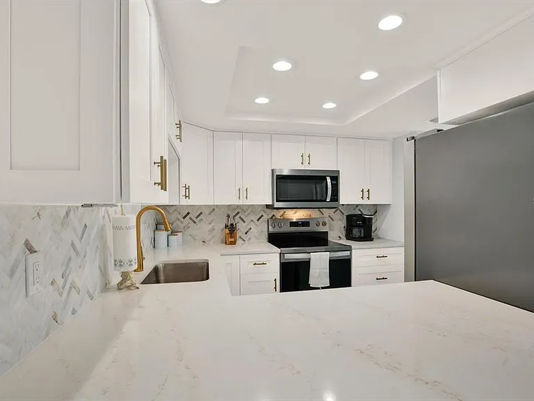 7530 Sunshine Skyway Ln S #P7 — Photo 7