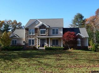 17 Siena Dr, Halfmoon, NY 12065