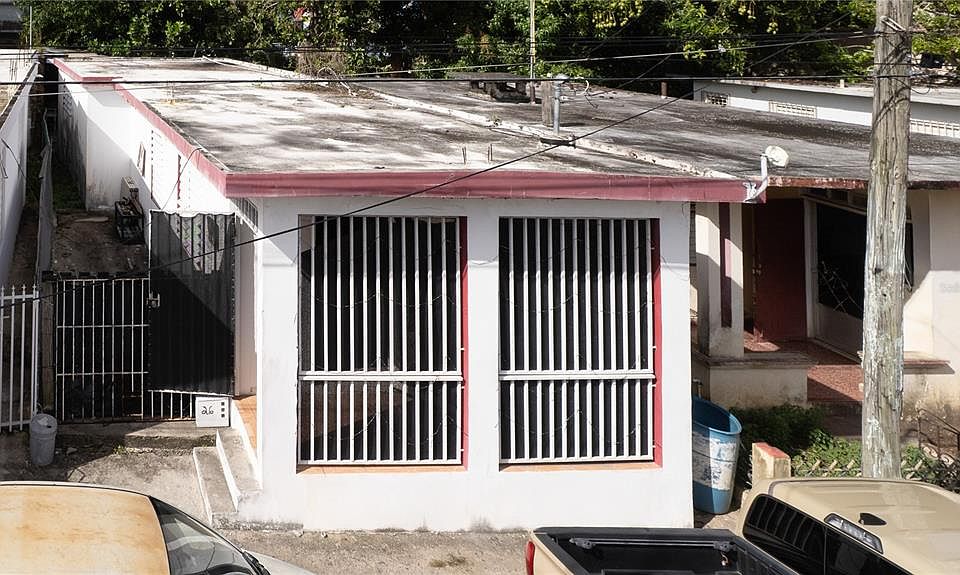 1st image of 16 Calle Santa Row